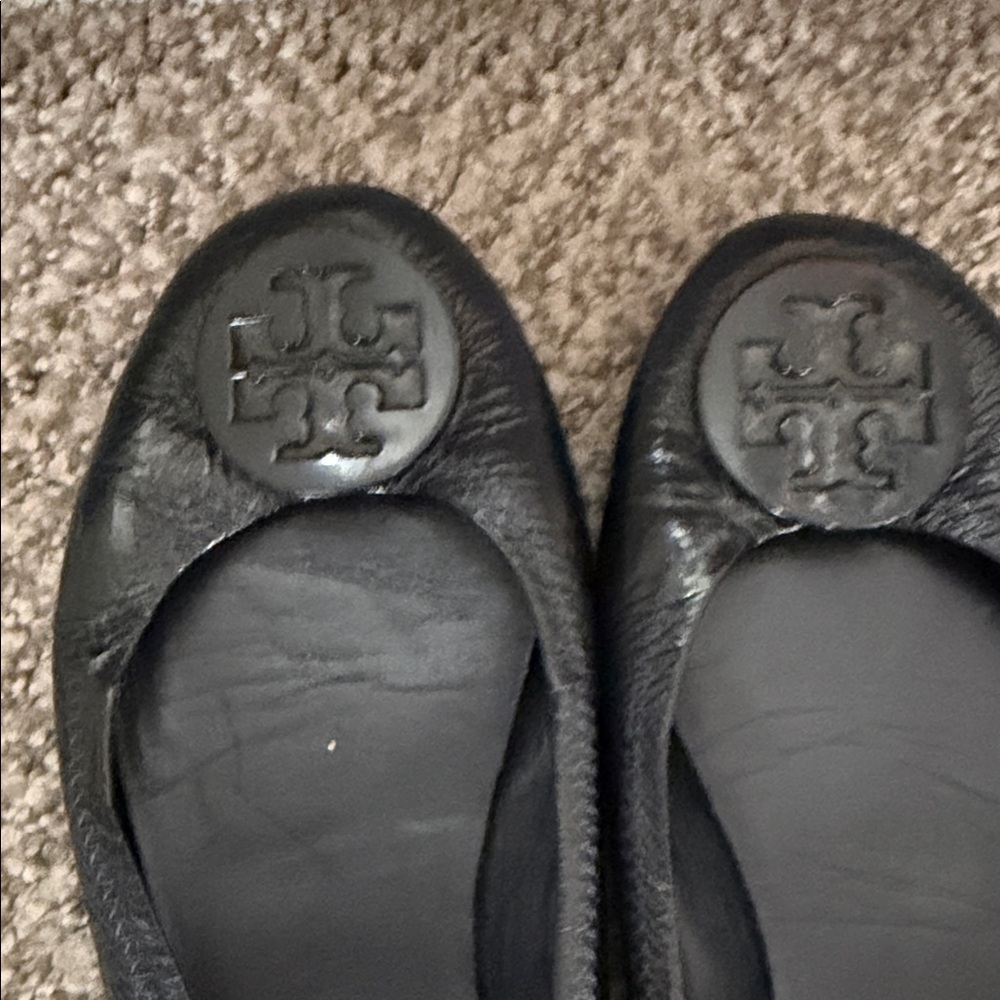 Tory Burch patent Leather Women's Ballet Flats with Logo Medallion - Picture 2 of 5
